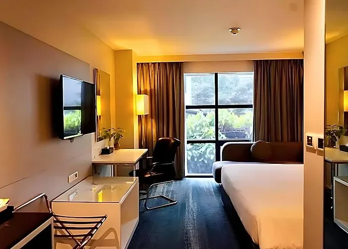 Western Sukhumvit 20 4*