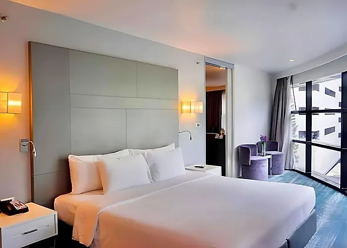 Western Sukhumvit 20 Hotel 4*