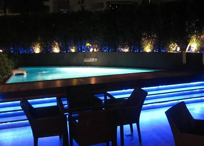 Western @20 Sukhumvit 4*