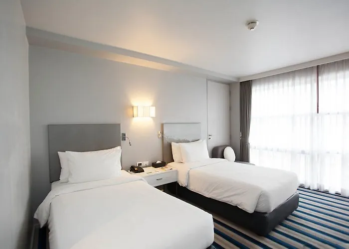 Western Sukhumvit 20 4*