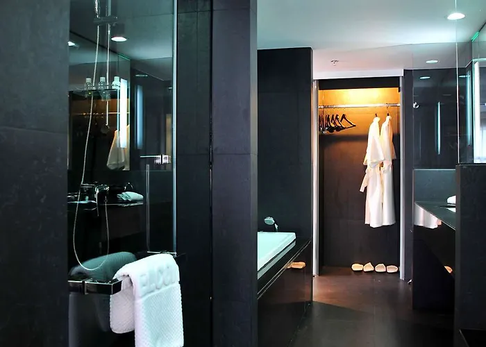 Western @20 Sukhumvit Hotel